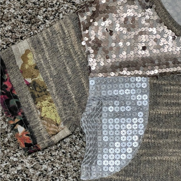 GIMMICKS BY BKE Sequin top - Picture 3 of 3